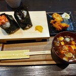 おむすび ぐぐ屋 - 料理写真:自家製鶏からあげセット（税込850円）＋おむすび１個追加