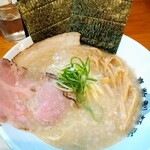 嘉数製麺所 - 白湯塩ラーメン　トッピング(追加)で焼き海苔と穂先メンマ増量