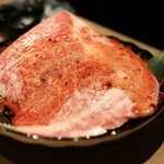 和牛A5雌牛と熟成牛舌 肉屋いちゆく - 和牛特選ロース