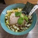 我流麺舞 飛燕 - 小樽地鶏の中華そば(醤油)