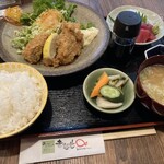 きなせ亭 - カキフライとマグロぶつの定食　あら汁付き