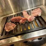 焼肉大衆酒場 真 肉焼屋 - 