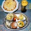 Salaam Curry - 料理写真:サラームセット(シーフードカレー・バターチキンカレー)、チーズナン、マンゴーラッシー