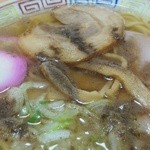 八王子食堂 -  「中華」いつものように、たっぷり胡椒をかけてアップでパチリ