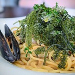 bistro ちいぽっぽ - 茹でたてのパスタを、ニンニク、アンチョビ、トマト、魚介のソースに絡めて熱々！
パスタを掬うとオリーブオイルの良い香り〜(*^^)v