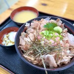 小川港魚河岸食堂 - ・焼津産削り節と清流生わさびの丼 700円/税込