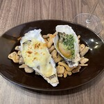 Oyster bar & Wine Belon Ginza - 牡蠣のオーブン焼き 2種盛り合わせ