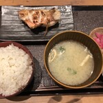 炭火焼干物定食 しんぱち食堂 - あかうお粕漬け定食　950円
ご飯大盛　50円