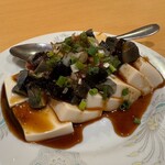 Gyoza Ichiba Nezu Ten - ピータン豆腐 590円＋税
      2024年12月11日