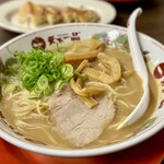 Tenka Ippin Ueno Ameyoko Ten - こってりラーメンwith 餃子