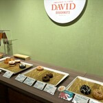 ＤＡＶＩＤ ＤＯＵＧＨＮＵＴＳ - 