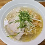 麺蔵あつお - 料理写真:鶏塩　¥870-　～年内最後の食べ納めラーメン。美味しゅうございました♪