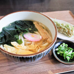 Teuchi Udon Marugame Watanabe - かやくうどん、ちくわ磯辺揚げ