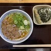 どんどん - 料理写真:肉うどん小460円　わかめおにぎり130円