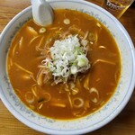 三浦惣菜店 - 辛味噌豚キムチラーメン（麺半分）　750円