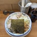 ケンちゃんラーメン - 全体感　海苔の主張強め