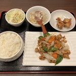 台湾料理 営業中 - チキンカシューナッツ定食