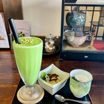 茶屋 イツカ - 料理写真:宇治抹茶スムージー、ランチのスパサラ、ゼリー