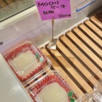 ベーカリー ベリィズ アンド カフェ - MOCHIケーキ白桃¥260外　ずっしり