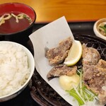 鯨の胃袋 - 竜田揚げ定食(にたり鯨)