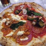 PIZZERIA CAPOLI - pizza ハーフ&ハーフ　マチュライオ&週替りポッロ　　1,330円