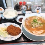 香り立つ鶏だしラーメン・唐揚げ 鶏つよし - 料理写真:ラーメンとんかつ定食の鶏白湯味噌ラーメンを選択　1190円