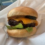 MAISON MARUNOUCHI - マルノウチ 和牛チーズバーガー ※食べる時は包み紙で！