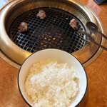 Yakiniku Dining Ringoen Nagai Ten - このタイミングで「小ライス」おかわり！★豚ハラミWランチ（1100円税込）ドリンクバー（ポイント会員無料）★