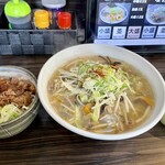 麺屋 暁 - 料理写真:牛筋丼ハーフサイズ、塩野菜ラーメン、ニンニク