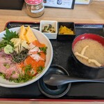 Yotsuya Uoichi Shoten - 日替わり丼　サーモンと宮城県産ブリ