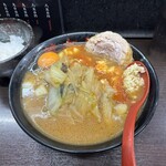 旨辛タンメン 荒木屋 - 料理写真:煮込まれた野菜が入る。麻婆のあるところとない所で中本と同じく味が変わるので、ない所からまず食べましょう