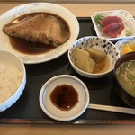 魚真 - カレイの煮付け定食