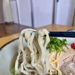 Okinawa Soba Marukami - ちぢれ麺