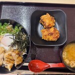 親子丼と鶏料理 鶏山賊 - 料理写真: