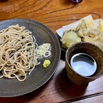 Ginrin Tei - それに手打ち蕎麦と野菜の天ぷらが付いて渓流定食なんと1600円