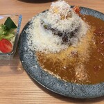 Spice Ryori Ten charm - チーズキーマカレー、サラダ