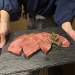 Yakiniku Ginza Kobau Tokubetsushitsu - 厚切りタン、