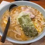 美春 - 料理写真:本日はこの辺りでやぼ用がありましたが時間を潰す必要があり美春さん再訪となりました。約20年ぶりです。今回も特選味噌ラーメンにしました。