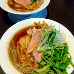 Chuka Soba Kobaya - 手前＝セリ葱中華そば(大盛)、奥＝セリ中華そば(並)