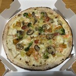 THE GARDEN PIZZA - グラタンピッツア1800円海老