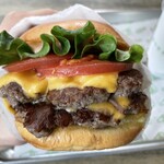 Shake Shack Minato Mirai - パティ２枚は食べ応えあり！