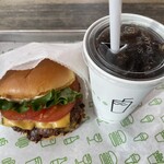 Shake Shack Minato Mirai - シャックダブルバーガーとゼロコーラ