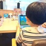 餃子の王将 - 料理が来るまでタブレット、時代ですね