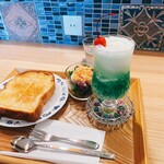 ブックカフェ 本の香り - 