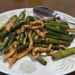 Ryutora - 豚肉とニンニクの茎炒め　絶品‼️