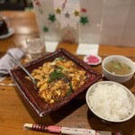 天天菜館 - 料理写真:単品）麻婆豆腐@825円、ライス@220円