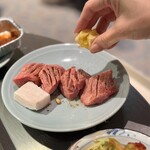 Yakiniku Nikudoushi Uranamba Ten - 厚切り塩たん