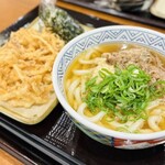 すなだ どんどん - 肉うどんと野菜かきあげとわかめむすび