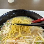 北海道味噌 あさ陽 - 麺は黄色い卵麺