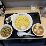 麺や 穂ころび - 上から